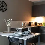 Center - Free Parking, Netflix And Wifi Apartman