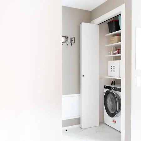 Center - Free Parking, Netflix And Wifi Lägenhet