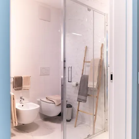 Center - Free Parking, Netflix And Wifi Apartment *