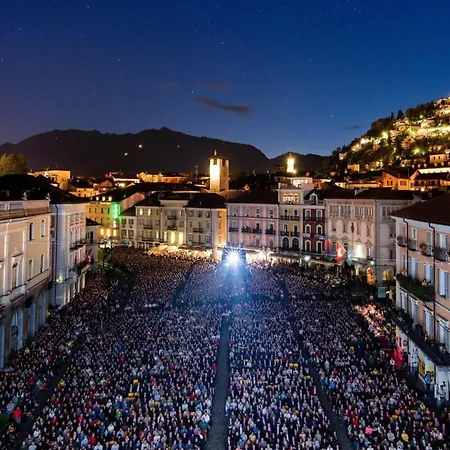 Apartment Center - Free Parking, Netflix And Wifi *