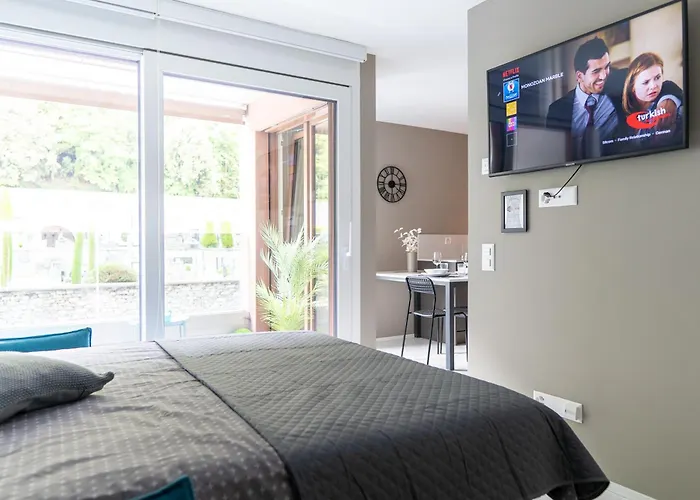 Center - Free Parking, Netflix And Wifi Апартаменты