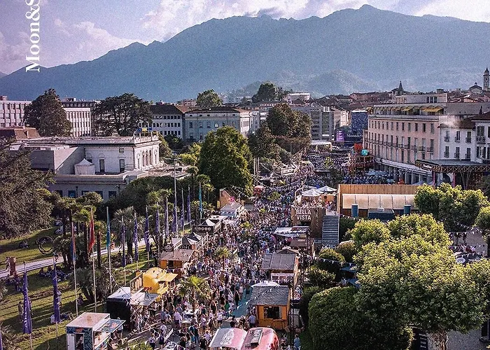 Center - Free Parking, Netflix And Wifi アパート ロカルノ