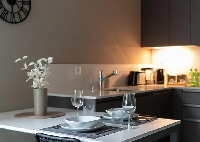 Center - Free Parking, Netflix And Wifi アパート